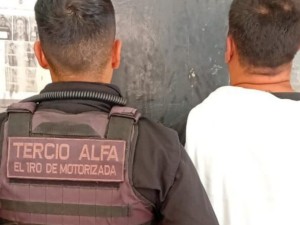 Dos detenidos por intentar sobornar a policías en un procedimiento de identificación en el centro