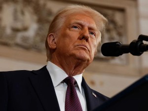 Trump anuncia bloqueo de “buques petroleros sancionados” hacia Venezuela