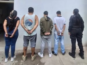 Detuvieron a cinco personas tras intentar robar un auto con un inhibidor de alarmas