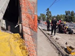 Un obrero cayó al arroyo Ludueña: intervino el helicóptero sanitario