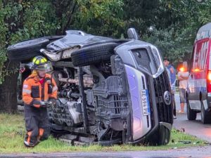Fuerte accidente en Funes, en una mañana de lluvia sin heridos de consideración