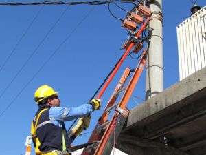 Cortes de luz tras el fuerte temporal: la EPE trabaja en cuatro sectores afectados de la ciudad