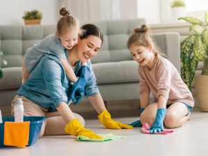 Cuánto cobran las niñeras y empleadas domésticas en febrero 2026 y cómo registrarlas en Arca