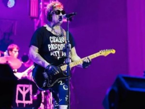 Pity Álvarez regresó a los escenarios y generó polémica por su puesta en escena