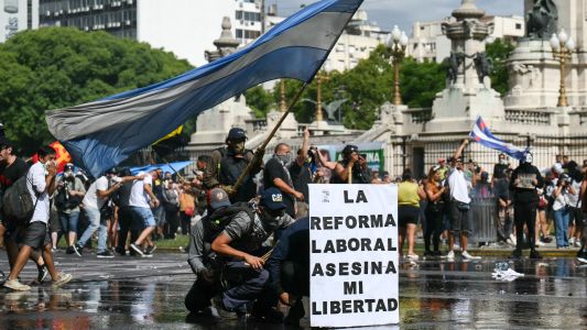 El Gobierno denunciará por terrorismo a los manifestantes que causaron destrozos en el Congreso