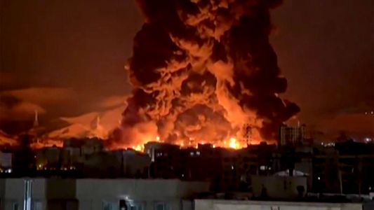 Teherán: incendiaron cuatro depósitos de combustible durante los bombardeos