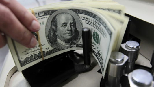 El dólar oficial cayó 15 pesos durante la jornada de este martes