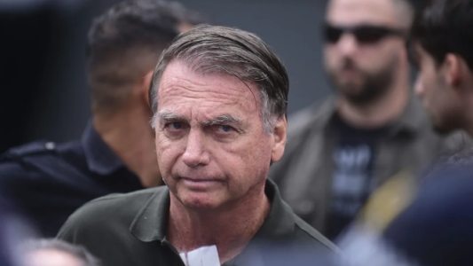 Internaron a Bolsonaro por una neumonía: su familia reiteró el pedido de prisión domiciliaria