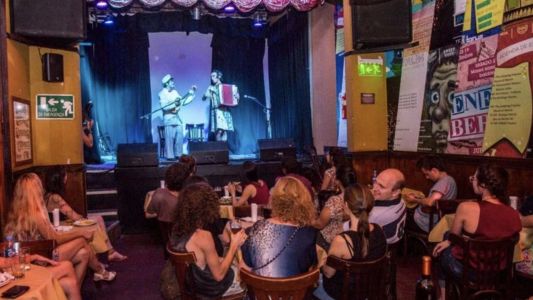 El histórico bar Berlín de Rosario se despide con una feria y recuerdos para sus habitués