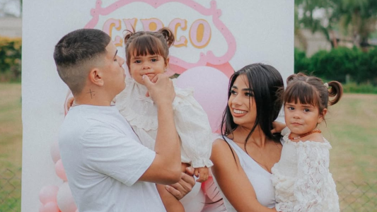 Daniela Celis compartió la adorable sesión de fotos de sus gemelas Aimé y Laia para Pascuas 2026