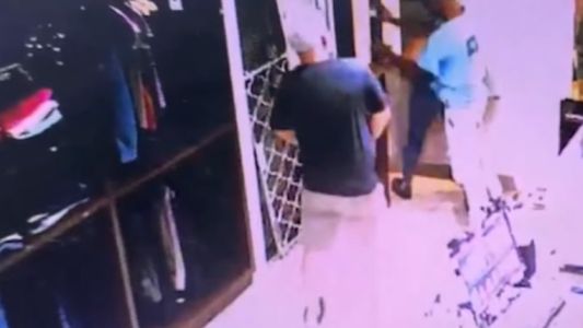 Escondió mercadería entre su ropa y lo descubrieron