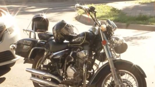 Siniestro vial: un auto dobló sin advertir la presencia de una moto y la embistió