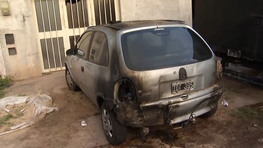 Ataque incendiario: un hombre prendió fuego un auto estacionado