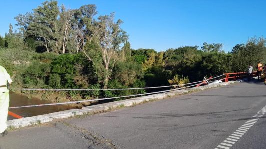 Hallaron el camión que cayó al río Carcarañá y preparan el operativo de extracción