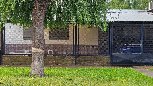 Conmoción en Villa Gobernador Gálvez: un adolescente de 14 años habría asesinado a su madre de un disparo