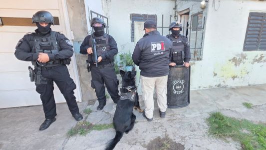 Golpe a la barrabrava de Coronel Aguirre por extorsiones