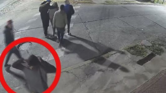 Destruyeron una cámara de seguridad y quedaron filmados