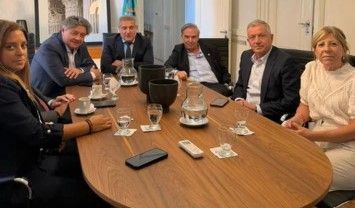 Pichetto se reunió con dirigentes libertarios alejados de Milei para “construir una propuesta capitalista y moderna”