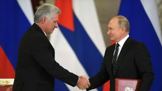 Petrolero ruso lleva crudo a Cuba, según datos de rastreo marítimo