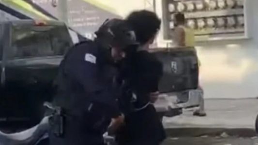 México: no lo dejaron entrar por llegar tarde a la escuela y mató a dos profesoras