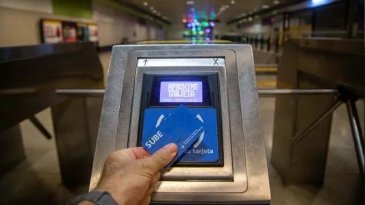 Aumenta el transporte: suben casi un 5% las tarifas de colectivos, subte y peajes