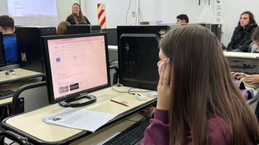 Extienden hasta el 24 de marzo la preinscripción para la secundaria virtual en Santa Fe