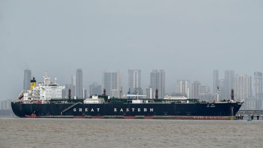 Se reanudan los cruces de buques en el estrecho de Ormuz tras la tregua