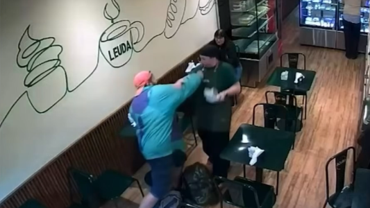 Violento ataque en un bar de Rosario: un hombre golpeó a una moza en el rostro