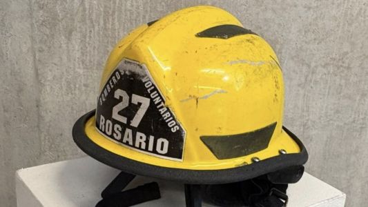 Salta 2141: subasta solidaria de 22 cascos de bomberos intervenidos por artistas superó los $2 millones