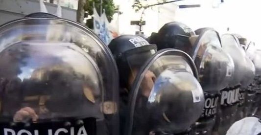Incidentes en el Congreso por la Ley de Glaciares: un detenido tras enfrentamientos en Buenos Aires
