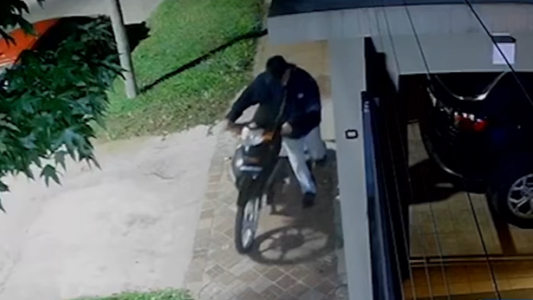Barrio Sarmiento: le robaron la moto y logró recuperarla