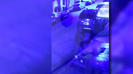 San Lorenzo: se robaron una moto mientras simulaban que charlaban