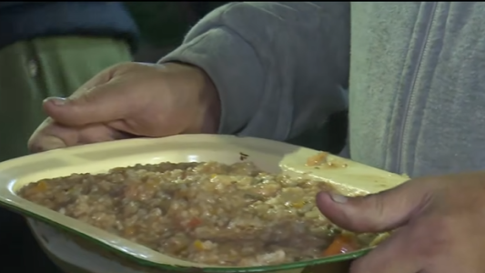 Nueve años ayudando a los que más necesitan: Manos Solidarias festejó su aniversario repartiendo comida y frazadas