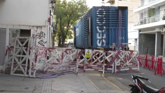Un grupo electrógeno genera preocupación ante los reiterados cortes de electricidad en Moreno al 500