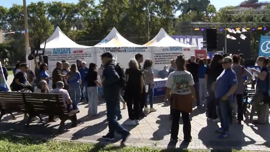 Instalaron la Carpa Blanca en la Plaza San Martín: símbolo histórico de la lucha docente
