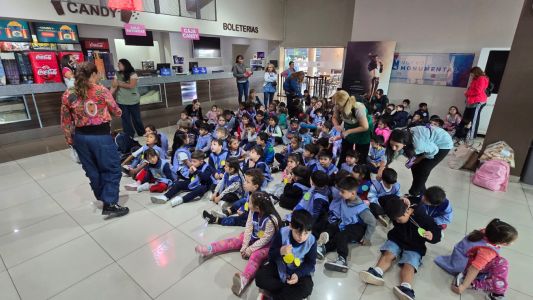 Primera vez al cine: cientos de alumnos vivieron la experiencia de la pantalla grande