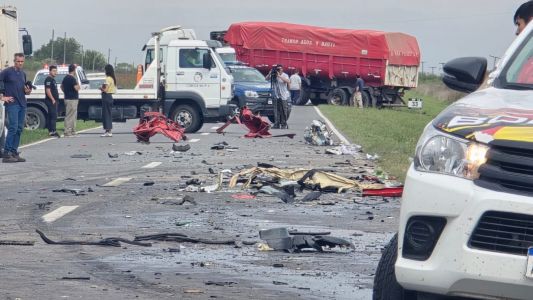 Fuerte choque entre camiones: el helicóptero sanitario trasladó a un herido