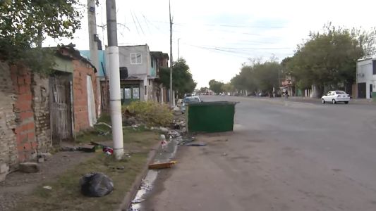 Una mujer abrió la puerta de su casa y le dispararon