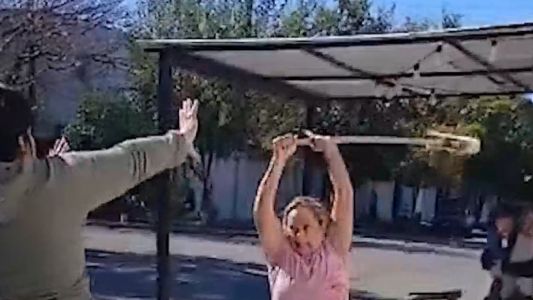 Una mujer sufrió una agresión brutal en la puerta de su casa