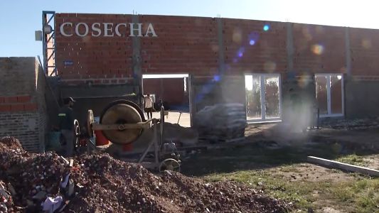 Colapsó el tinglado de una obra en construcción y cayó sobre un obrero