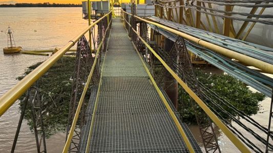 Tras días sin servicio, Rosario empieza a recuperar el suministro de agua potable