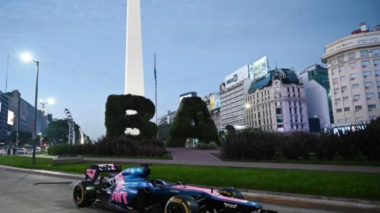 El Obelisco fue el escenario para la presentación del Fórmula 1 que conducirá Colapinto