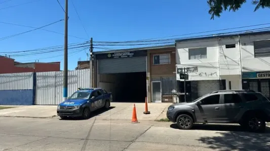 Investigan el hallazgo de droga y un arma dentro de un patrullero en Santa Fe