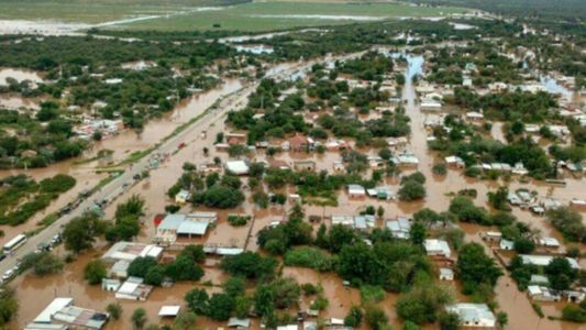 Temporal en Tucumán: el desborde del río Chirimayo obligó a evacuar familias en Alpachiri