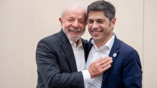 Kicillof con Lula en Barcelona: “Hay otro camino que no es el de la guerra, la crueldad y el abandono”