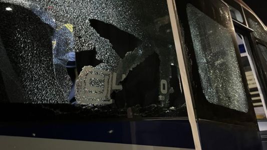 Violencia en Chile: atacaron a piedrazos colectivos con hinchas de Boca tras la Copa Libertadores