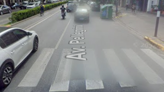 Robó una moto en la costa, cruzó en rojo y terminó internado tras chocar contra un auto