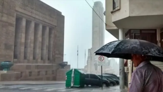 Sigue la lluvia en Rosario, finalmente refrescó y rige una alerta por tormentas. ¿Cuándo vuelve el sol?