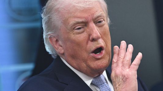 Nueva advertencia de Trump: "Si alguno de los barcos de Irán se acerca a nuestro bloqueo en el estrecho de Ormuz, será eliminado"