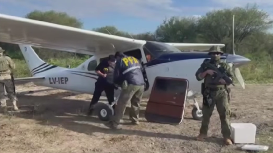 Golpe al narcotráfico en Santa Fe: secuestran una avioneta con 400 kilos de cocaína